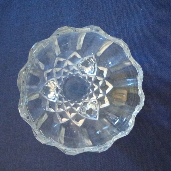 MIKASA GLASS DISH, UNIQUELY SHAPED SCALLOPS ON RIM,3 FEET,STAR INSIDE ON BOTTOM - Picture 3 of 7
